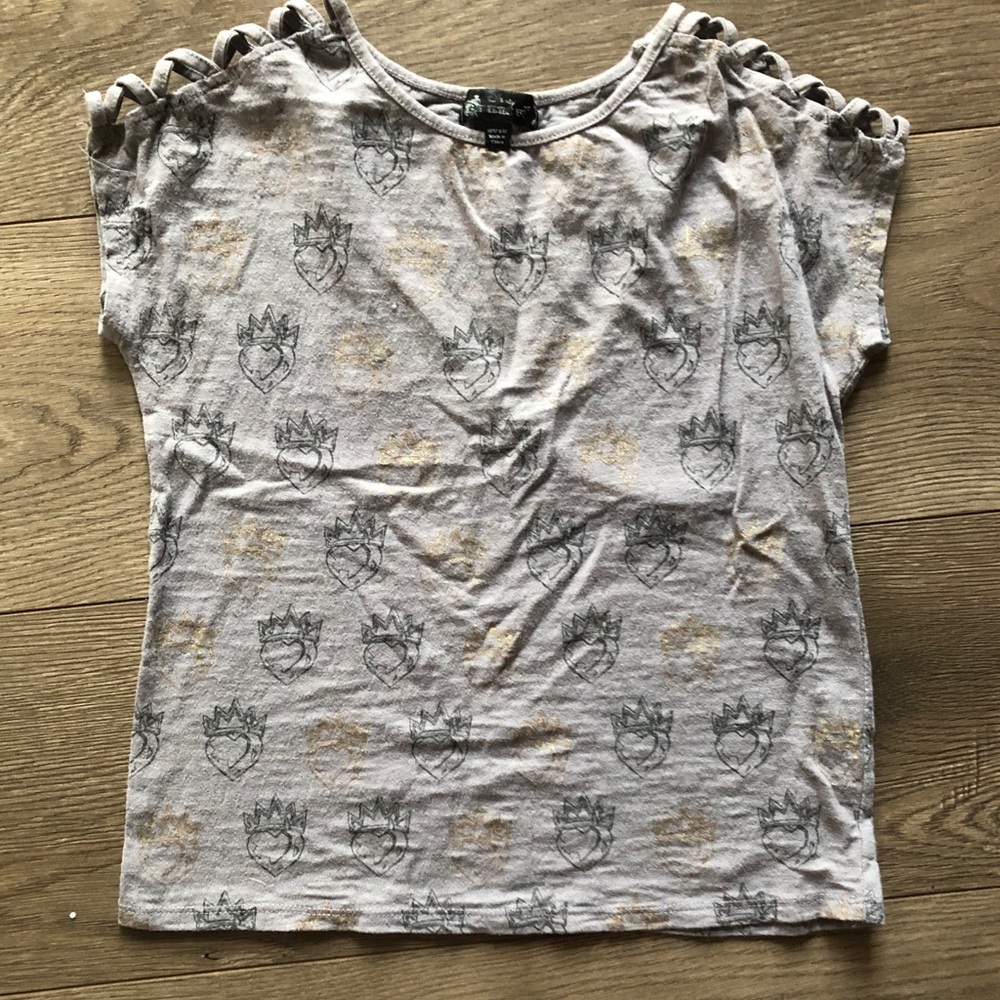 Descendants tee shirt ( evie)